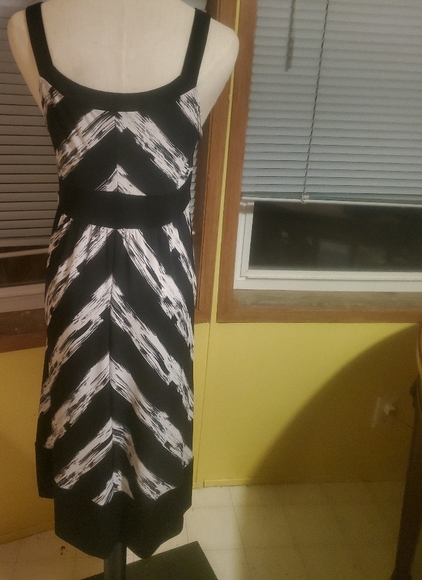 Black and white dress - Picture 2 of 3